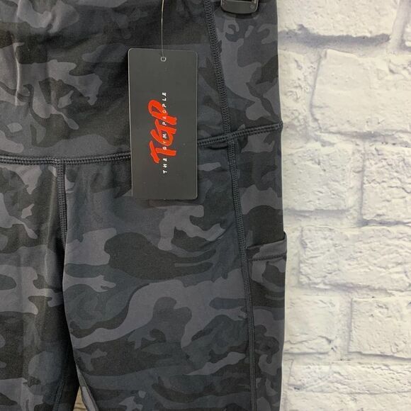 The Gym People Dark Camo Print Leggings with Side Pockets Size Small - Picture 2 of 5